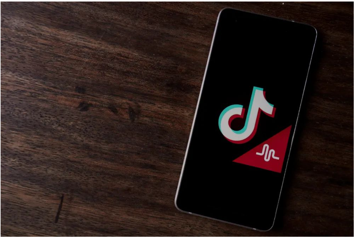 Anggota Kongres AS Menuntut ByteDance untuk Divestasi TikTok dalam 165 Hari Dalam enam minggu pertama tahun ini, penjualan iPhone di Tiongkok turun 24% YoY.